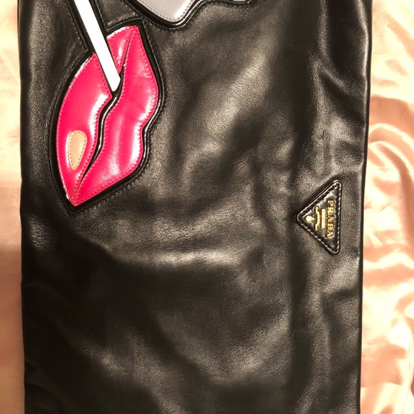 Authentic Prada clutch with lips appliqué - Picture 3 of 7